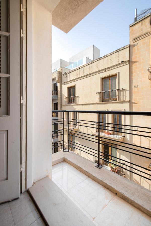 Modern 2Br Apartment Close To Sea, In The Heart Of スリーマ エクステリア 写真